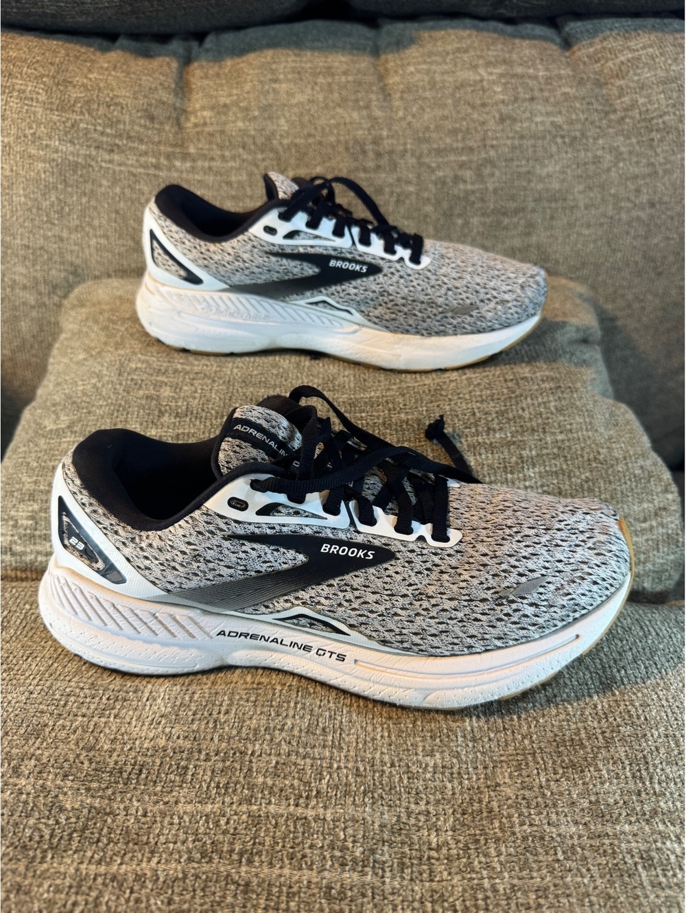 Brooks Adrenaline GTS 23 Men’s Size 8 White/Black Oreo Cushioned Running Shoes